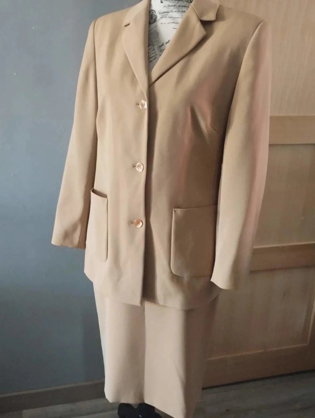 Tailleur jupe marron clair ,Top 3 Suisses, T40
